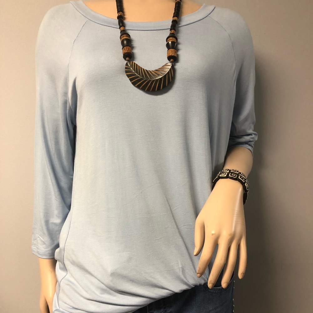 NWOT 3/4 Sleeved T with Knotted Front Hem